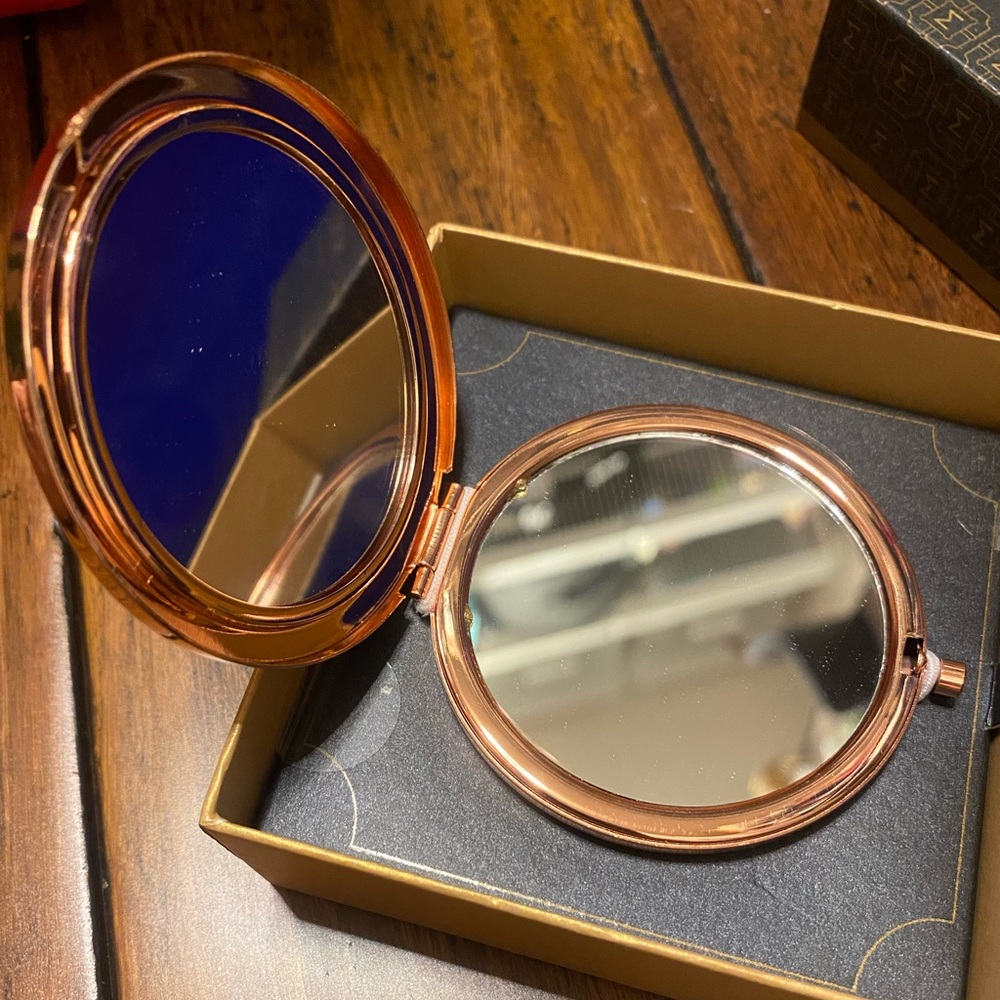 NIB Monet Jewelry Compact Mirror Gift Box Rose Gold Elegant Mirror - Picture 4 of 4